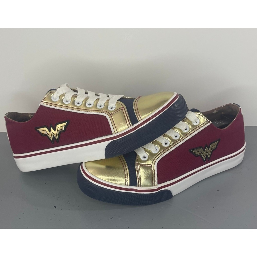 Ground Up Wonder Woman Shoes Women's Size 7 Low‎ Top Gold/Burgundy DC Comics